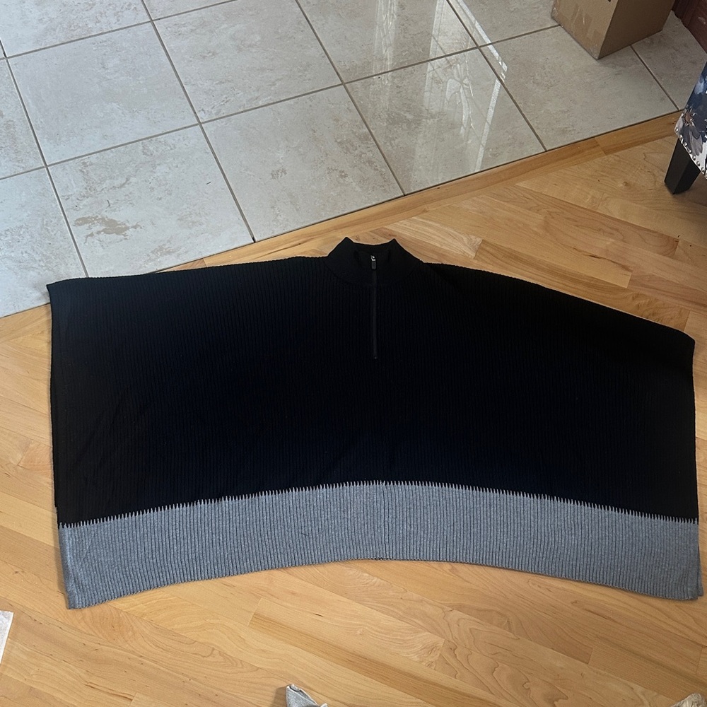 lululemon athletica Black and Gray Poncho